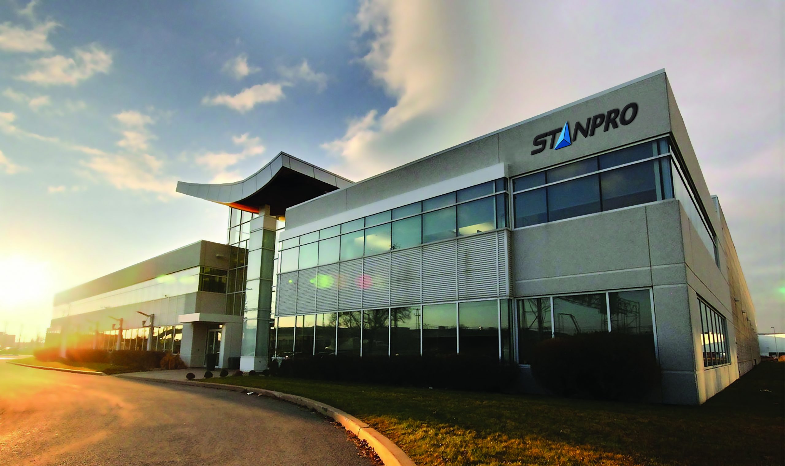 斯坦普罗加拿大照明公司办公楼位于魁北克省蒙特利尔