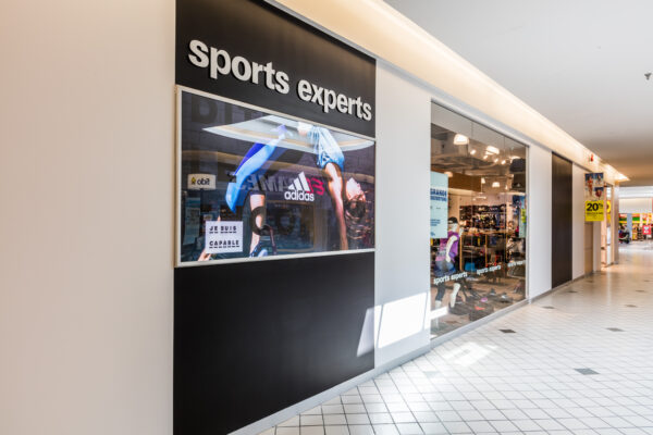 Beloeil体育专家商店前端与Stanpro发光机一起点亮,提高客户体验并吸引人眼